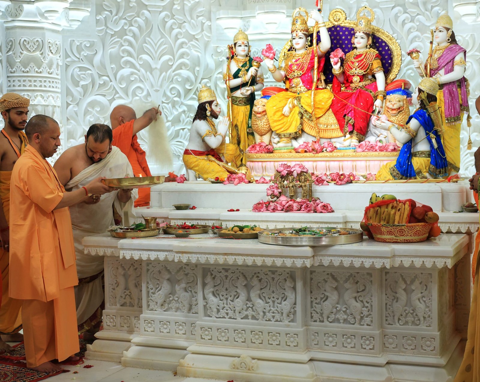 सीएम योगी भगवान श्रीराम के दरबार में लगाई हाजिरी
