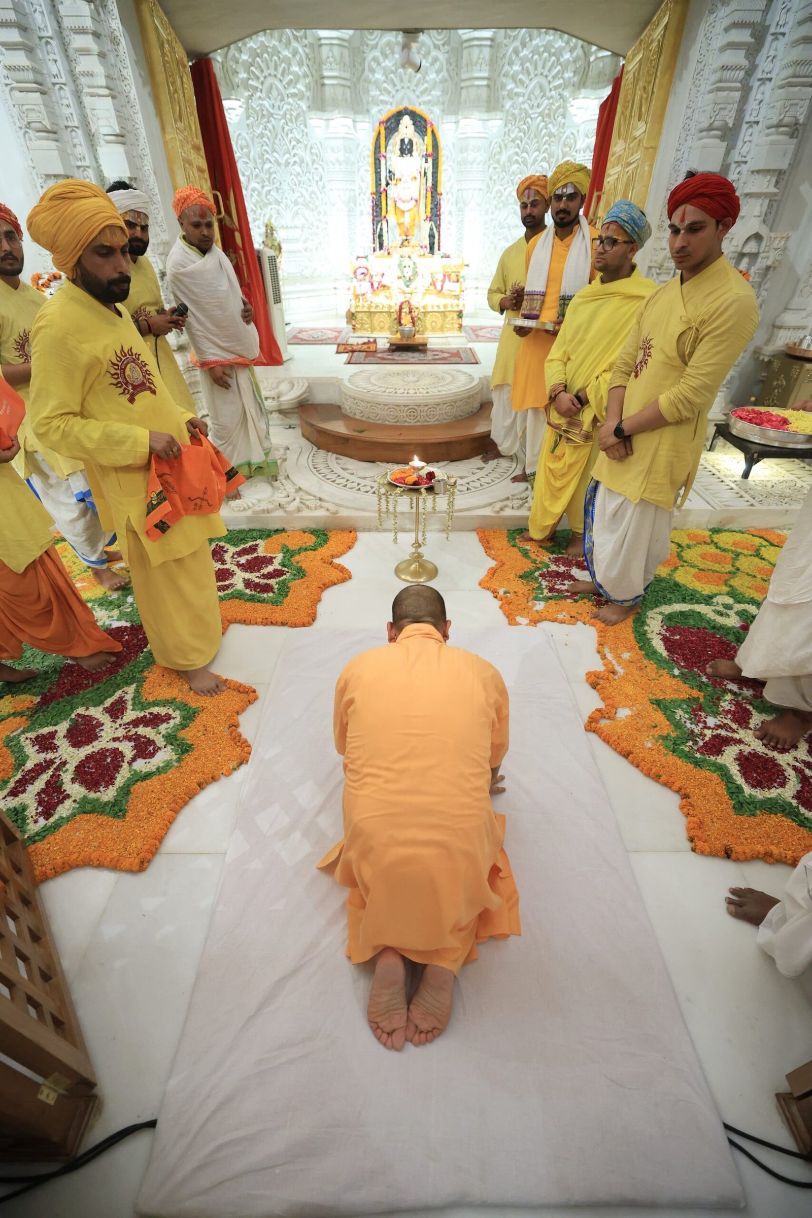 सीएम योगी भगवान श्रीराम के दरबार में लगाई हाजिरी