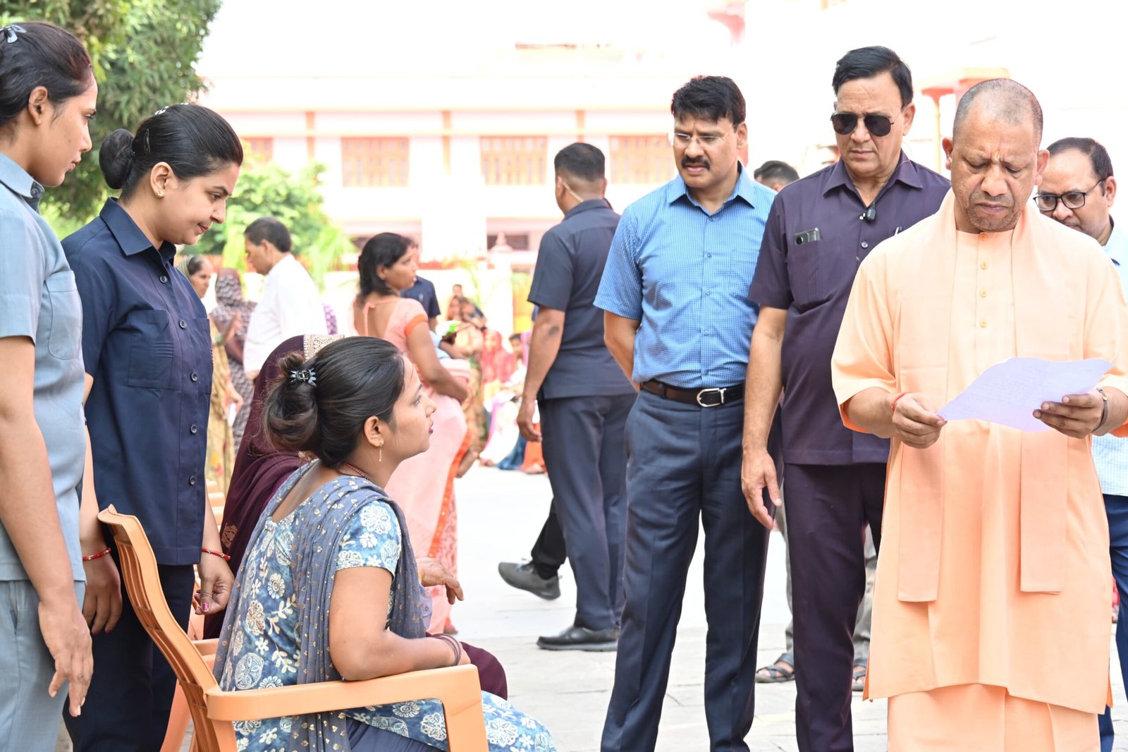 जनता की समस्याओं पर त्वरित संवेदनशीलता दिखाएं अधिकारी: मुख्यमंत्री