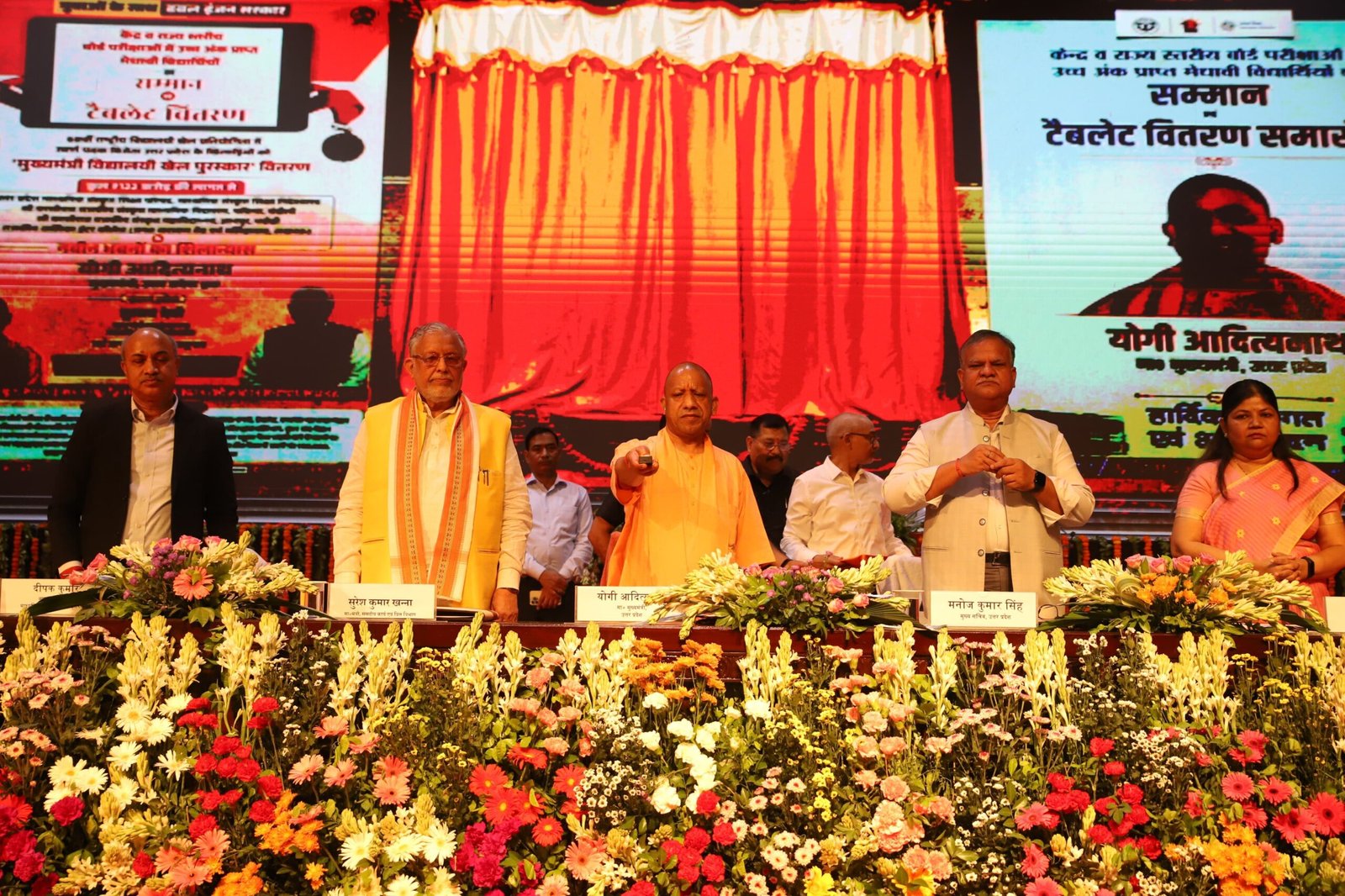 छात्रों को सीएम की नसीहत, समाज और राष्ट्र के अपनी जिम्मेदारियों का भाव रखें