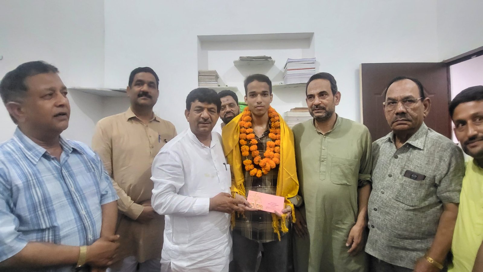 रिक्शा चालक और श्रमिक परिवार के बेटों ने ‘नीट’ में रचा इतिहास