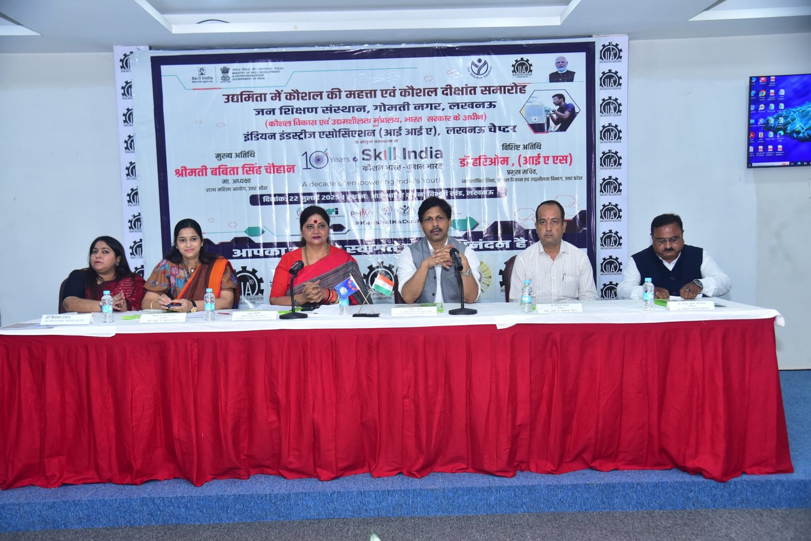 हुनर को आजीविका का साधन बनाएं महिलाएं