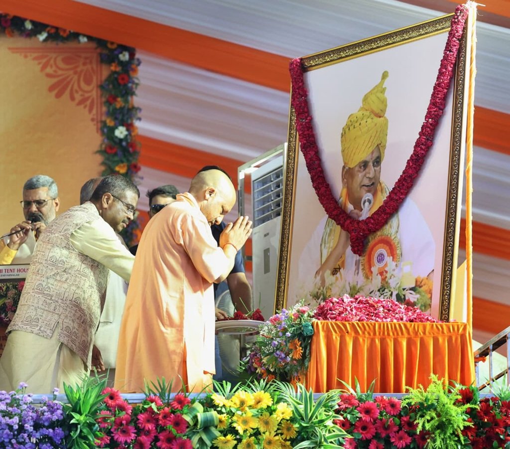 अलीगढ़ में सीएम योगी ने कहा- ‘बाबूजी’ की विरासत ही आज यूपी के विकास की आधारशिला बनी है
