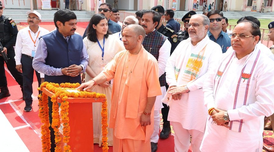 मुरादाबाद में अटल आवासीय विद्यालय का उद्घाटन, सीएम योगी ने विपक्ष पर साधा निशाना