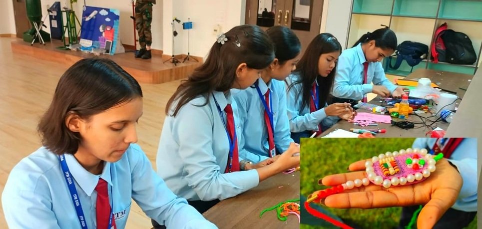 रक्षाबंधन पर छात्राओं का अनोखा उपहार, देश के सैनिकों के लिए बनाई ‘डिफेंस राखी’