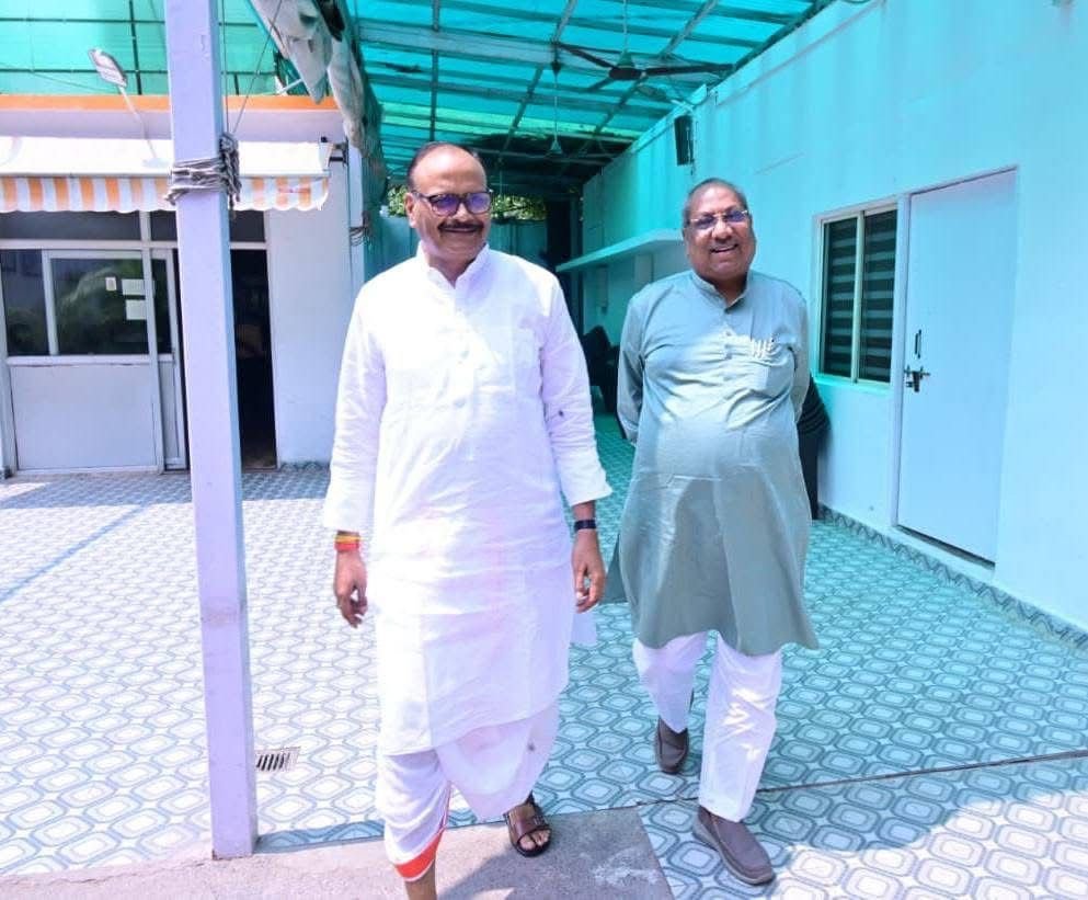 UP News: BJP से नाराजगी के बीच संजय निषाद ने की ब्रजेश पाठक से मुलाकात, जानिए क्या हुई बात?
