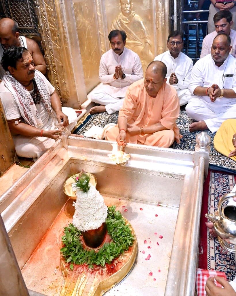 सीएम योगी ने काशी विश्वनाथ और काल भैरव के किए दर्शन-पूजन