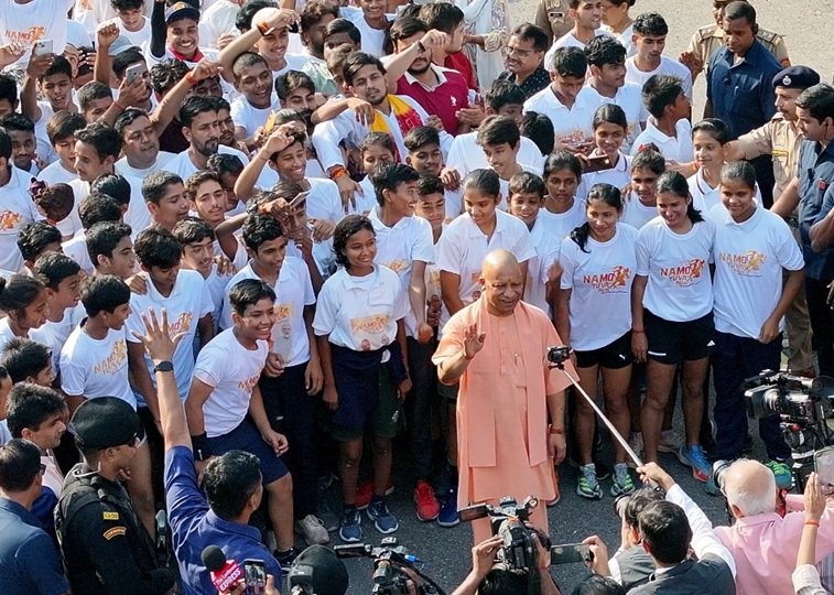 नमो मैराथन को सीएम योगी ने दिखाई हरी झंडी, कहा- प्रधानमंत्री ने दीपावली पर दिया GST रिफॉर्म का गिफ्ट