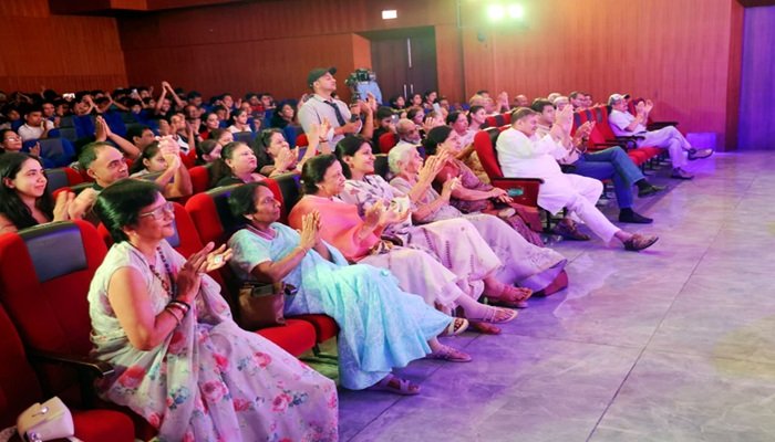 वाद्ययंत्रों की संगीतमय प्रस्तुति में रिद्धिमा में बिखरे किरवानी के रंग