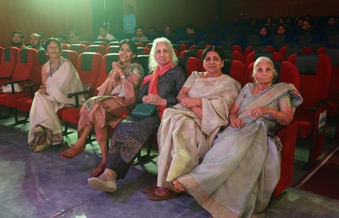 पीठ पर होते हुए वार से डर लगता है