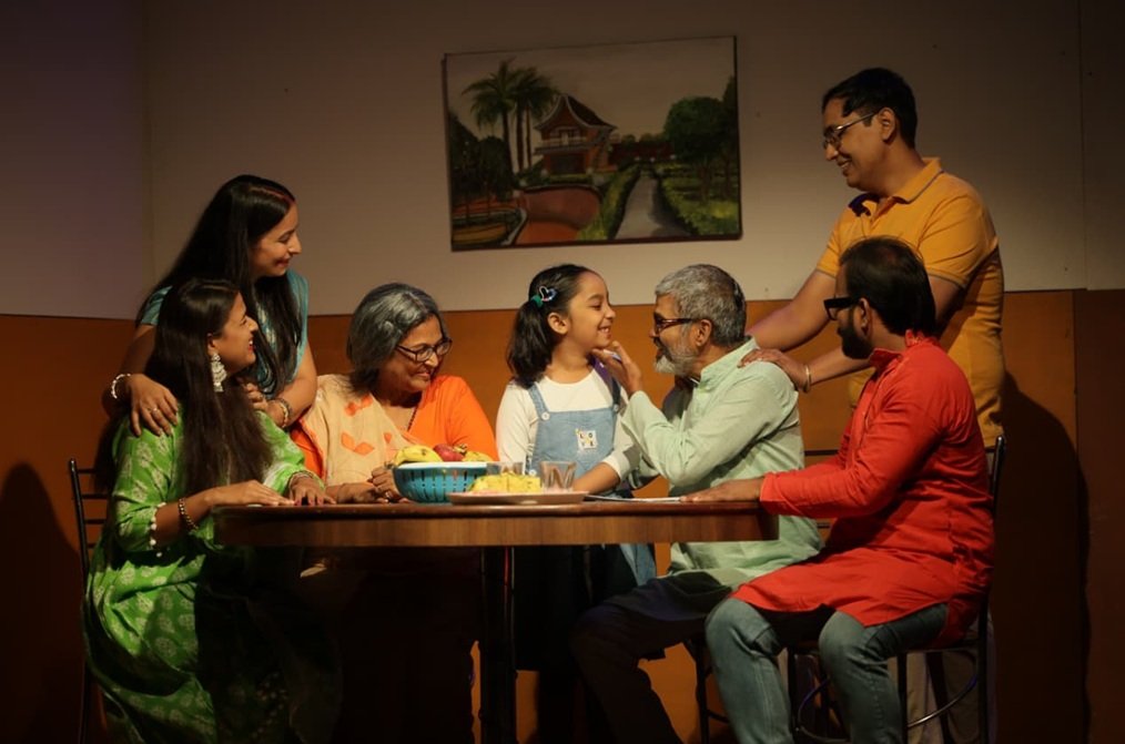 बच्चों से समय और सम्मान ही तो चाहते हैं मां-बाप