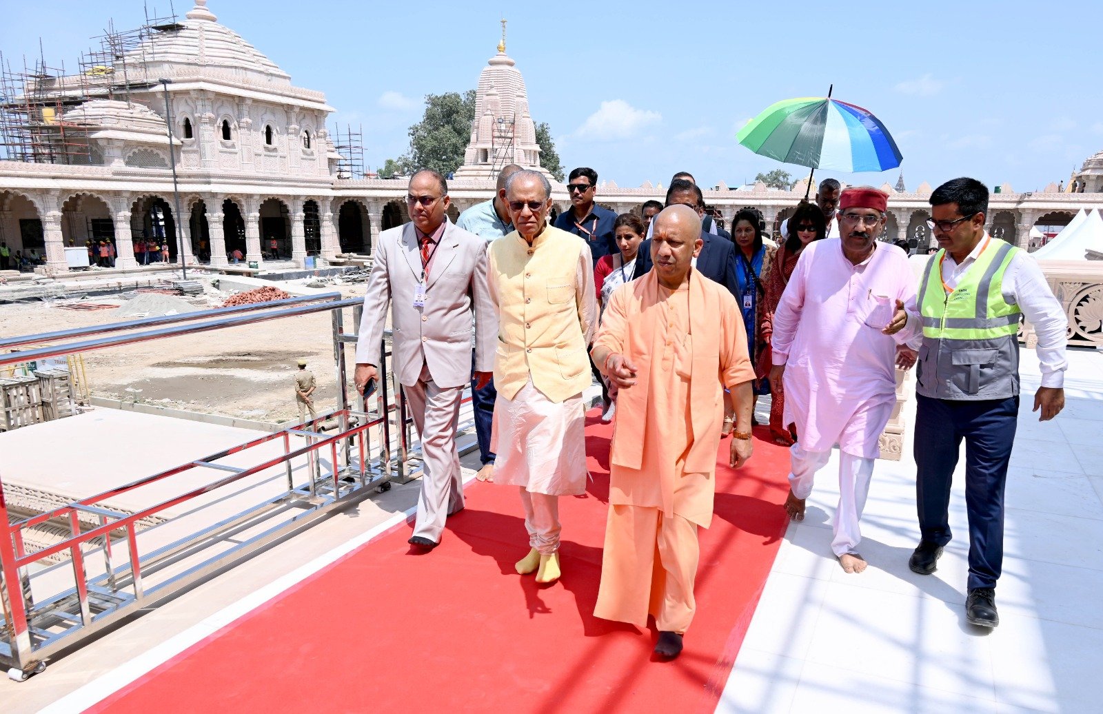 Ayodhya News: रामलला के दरबार में प्रधानमंत्री रामगुलाम ने टेका मत्था