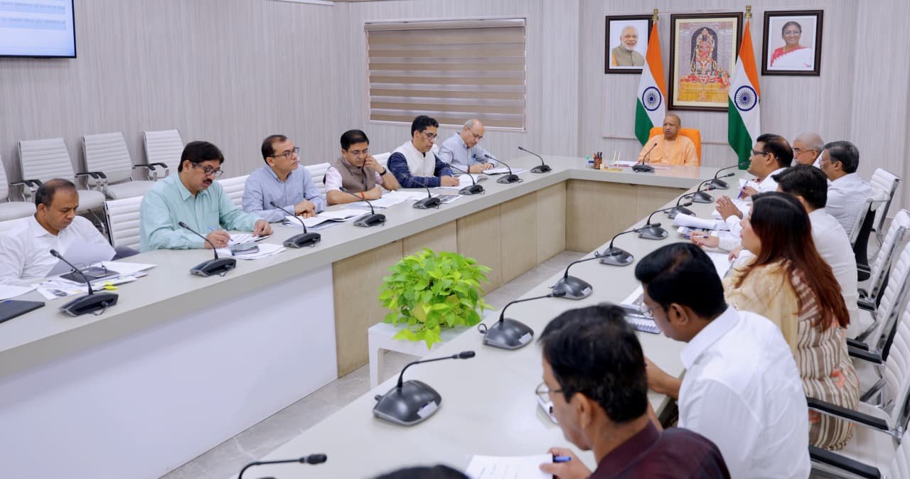 UP News: संत कबीर के नाम पर स्थापित होंगे वस्त्र एवं परिधान पार्क