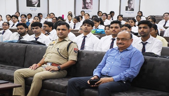 SRMS मेडिकल कॉलेज में साइबर क्राइम कार्यशाला, सोशल मीडिया को लेकर एसपी सिटी ने दी नसीहत