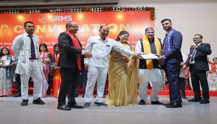 SRMS मेडिकल कॉलेज का 12वां दीक्षांत समारोह, 427 विद्यार्थियों को मिलीं उपाधियां