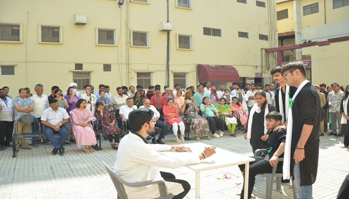 विश्व मानसिक स्वास्थ्य दिवस पर SRMS मेडिकल कॉलेज में चलाया गया जागरूकता अभियान
