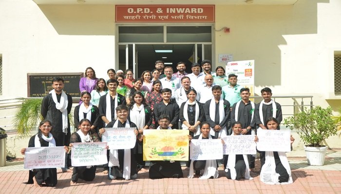 विश्व मानसिक स्वास्थ्य दिवस पर SRMS मेडिकल कॉलेज में चलाया गया जागरूकता अभियान
