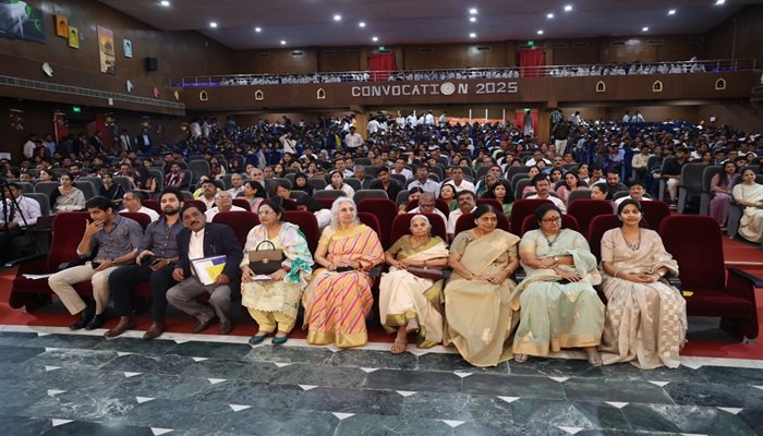 SRMS मेडिकल कॉलेज का 12वां दीक्षांत समारोह, 427 विद्यार्थियों को मिलीं उपाधियां