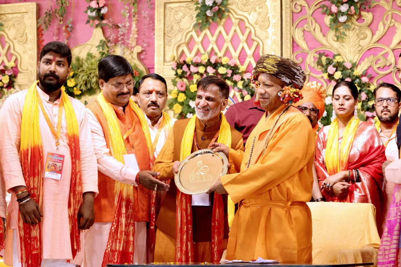 बदले नामों से मौजूद हैं रामायण व महाभारत के खल पात्र: CM Yogi