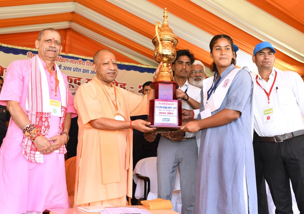 Jhansi में  CM Yogi- खेलों से आत्मनिर्भर और सशक्त होगा नया उत्तर प्रदेश