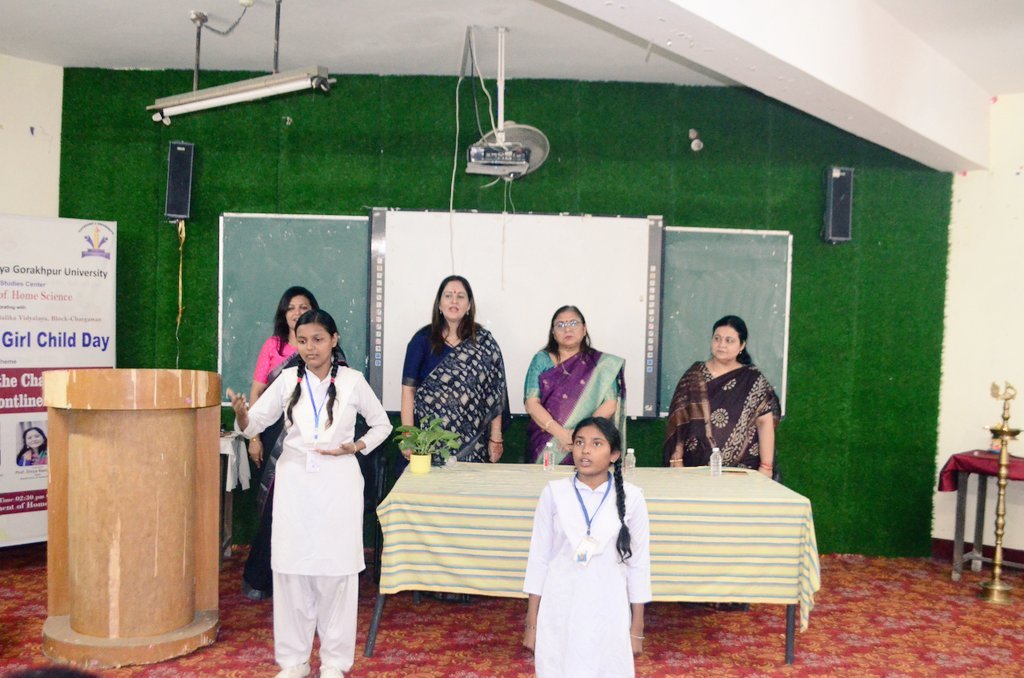 बालिकाओं को दी गई स्वच्छता एवं आत्मनिर्भरता की जागरूकता