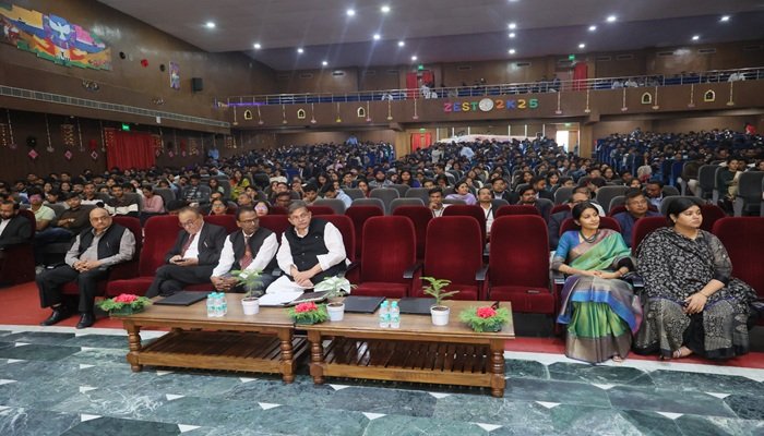 एसआरएमएस सीईटी, एसआरएमएस, एसआरएमएस बरेली, जेस्ट-2025 एकतत्वम, देव मूर्ति, आदित्य मूर्ति, एसआरएमएस सीईटी में जेस्ट-2025 एकतत्वम