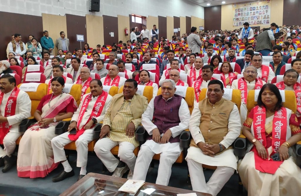 रुहेलखंड विश्वविद्यालय का 23वां दीक्षांत समारोह, राज्यपाल ने मेधावी स्टूडेंट्स को दिए गोल्ड मेडल