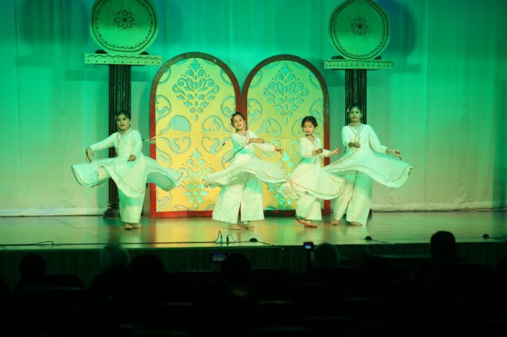 SRMS Bareilly: कथक के भावों में पिरोया रंजिश ही सही का दर्द