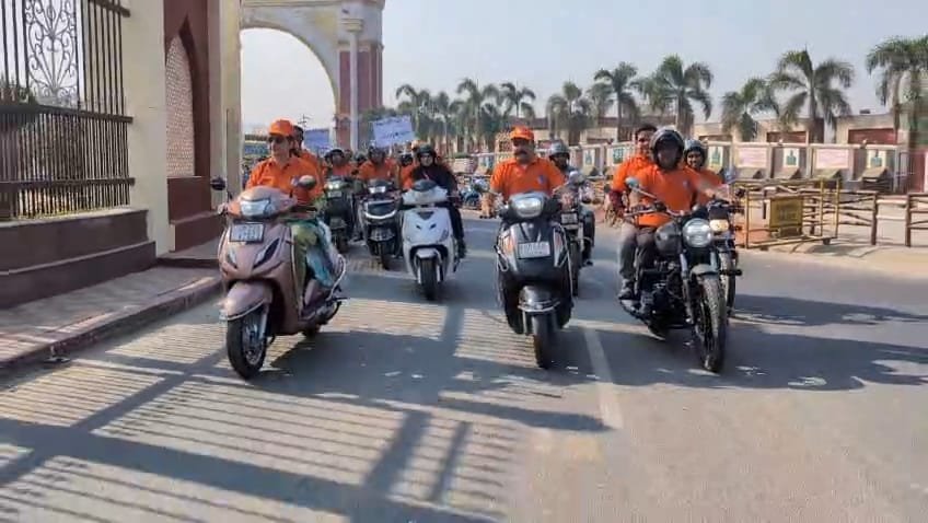 Rampur News: तंबाकू मुक्त युवा अभियान को जन-जन तक पहुंचाने के लिए बाइक रैली रवाना