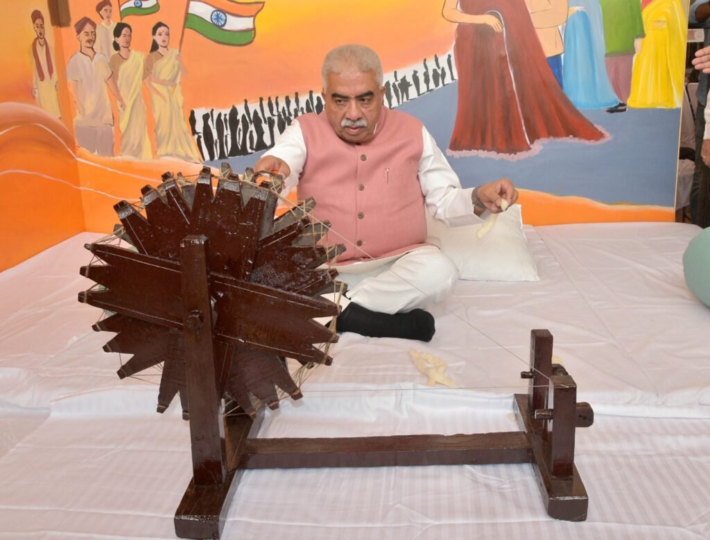 Khadi Mahotsav 2025: ग्रामीण कारीगरों के आत्मनिर्भर भारत संकल्प को मिला नया आयाम