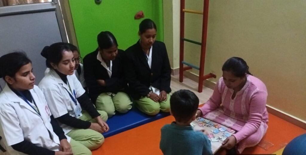 Lucknow News: नर्सिंग छात्रों को मिला रिहैबिलिटेशन की आधुनिक तकनीकों का प्रशिक्षण