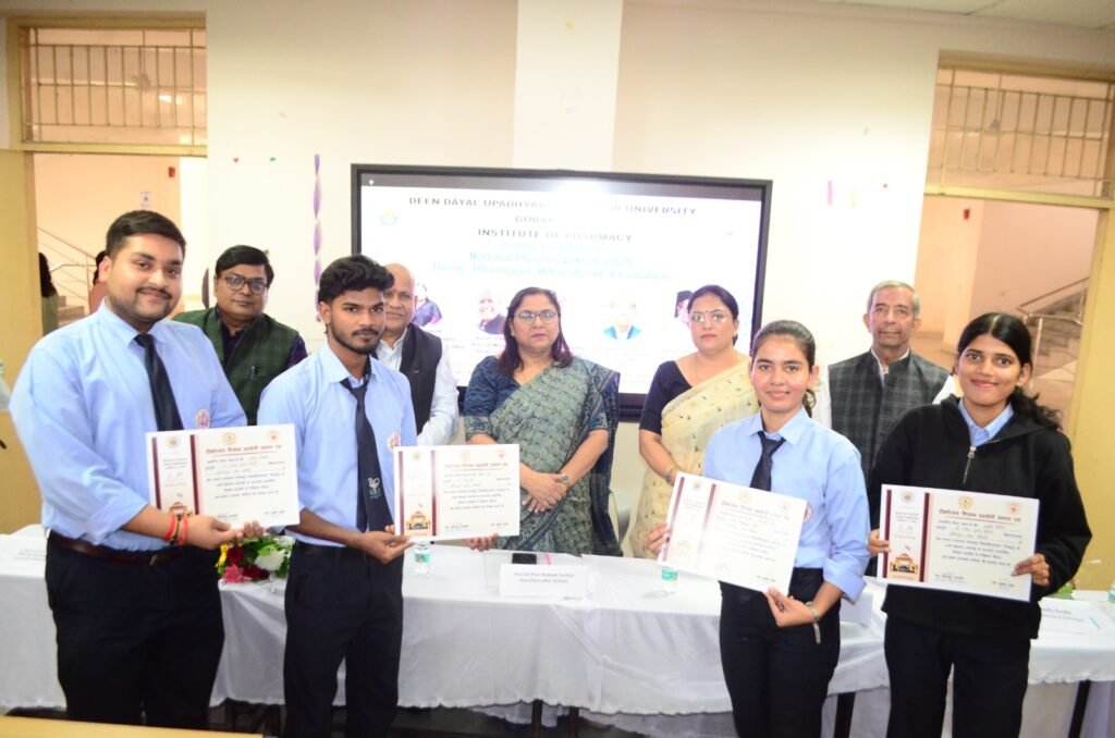 DDU Gorakhpur: कुलपति बोलीं- स्वास्थ्य सेवाओं की रीढ़ हैं फार्मासिस्ट, समाज में उनकी भूमिका महत्वपूर्ण 