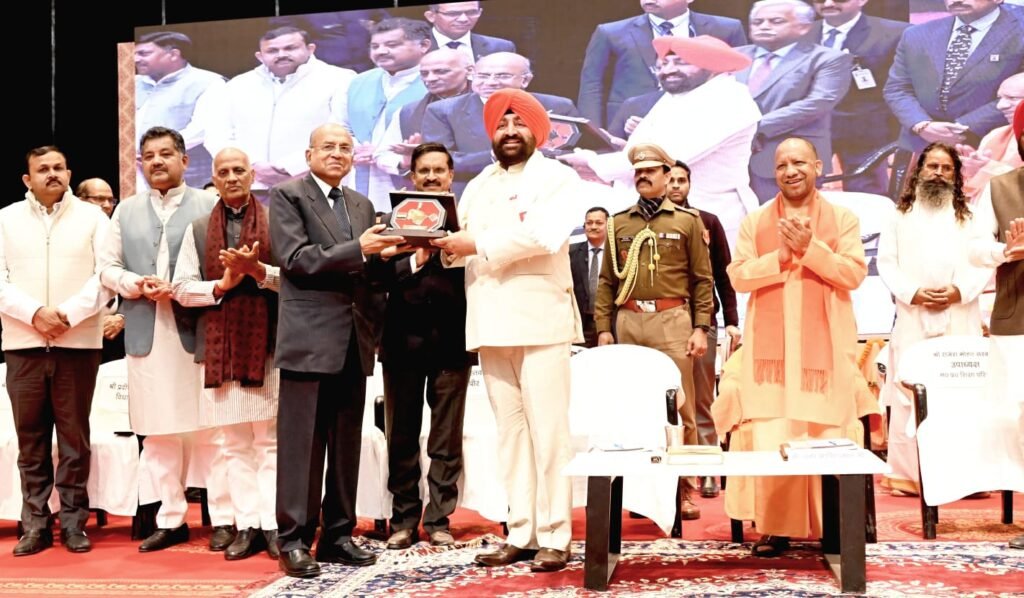 नशे से बचकर ही खुद को और देश के भविष्य को बचा पाएंगे युवा