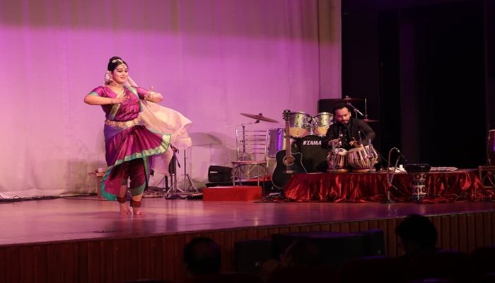 गीत, संगीत और नृत्य की जुगलबंदी में नए वर्ष का स्वागत, रिद्धिमा में थिरके कदम