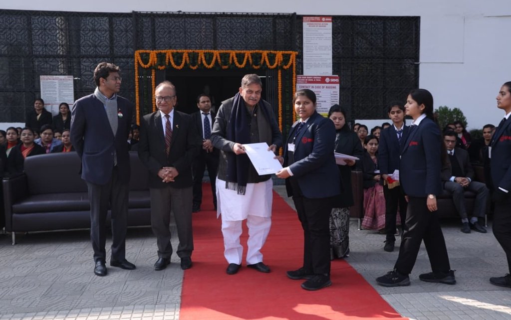 SRMS ट्रस्ट के सभी संस्थानों में मनाया गया 77वां गणतंत्र दिवस समारोह