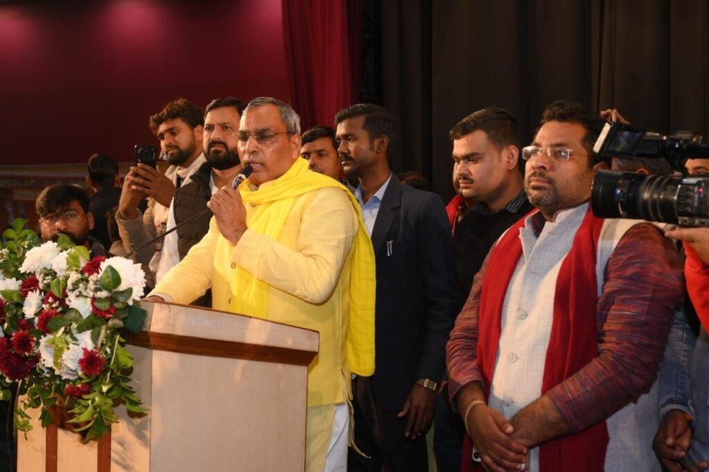 Lucknow में बोले डॉ . संजय निषाद- हम सरकार बनाना और गिराना भी जानते हैं