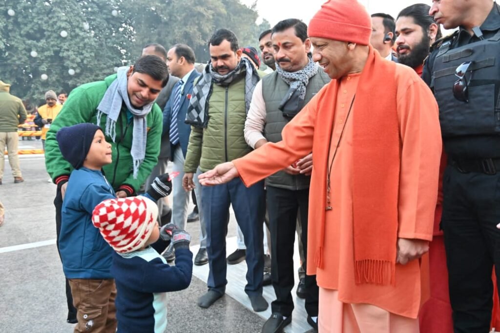 Gorakhpur News: गोरखनाथ मंदिर में आस्था का जनसैलाब