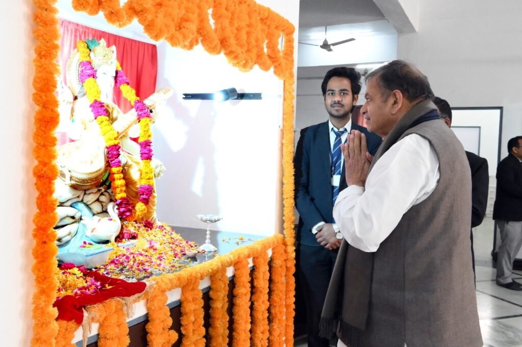 UP News: एसआरएमएस के शैक्षिक संस्थानों में मनाया गया वसंत पंचमी पर्व