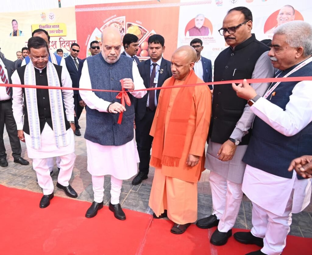 Lucknow में बोले अमित शाह- वंशवादी पार्टियों को रिजेक्ट करें, फिर से कमल खिलाएं