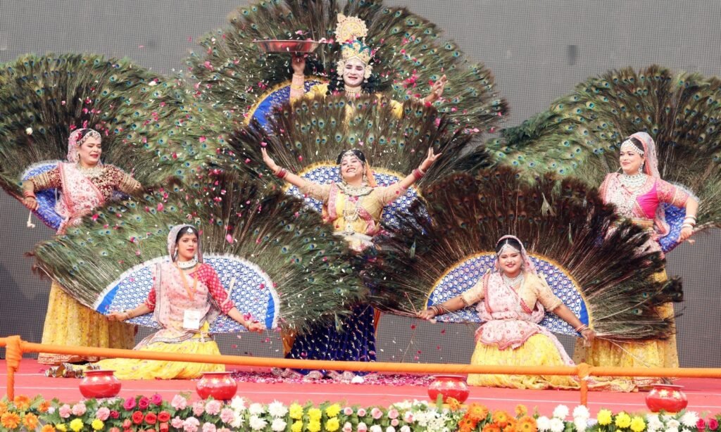 UP Diwas 2026: समापन समारोह में लोक कलाकारों ने बिखेरी माटी की खुशबू