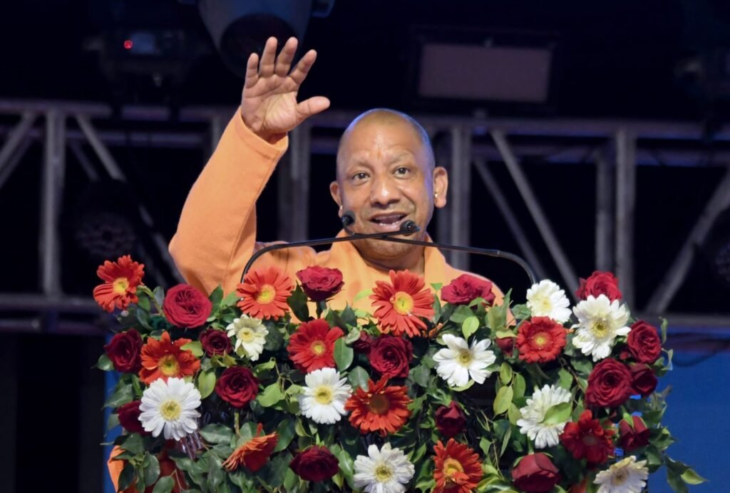 UP: सिद्धार्थनगर महोत्सव का शुभारंभ, सीएम योगी बोले- 25 करोड़ की आबादी को परिवार मानकर...