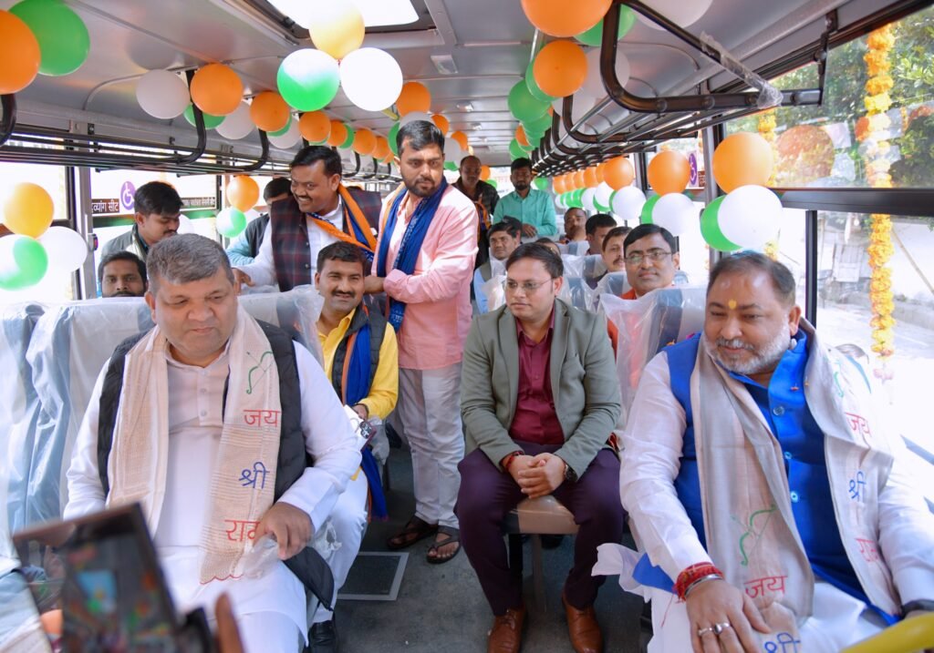 UP News: लखनऊ से हनुमानगंज के लिए नई बस सेवा को हरी झण्डी