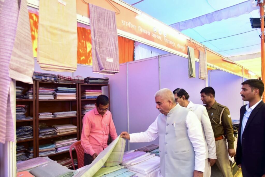 खादी को जन-जन तक पहुंचाने के लिए सरकार प्रतिबद्ध: Rakesh Sachan