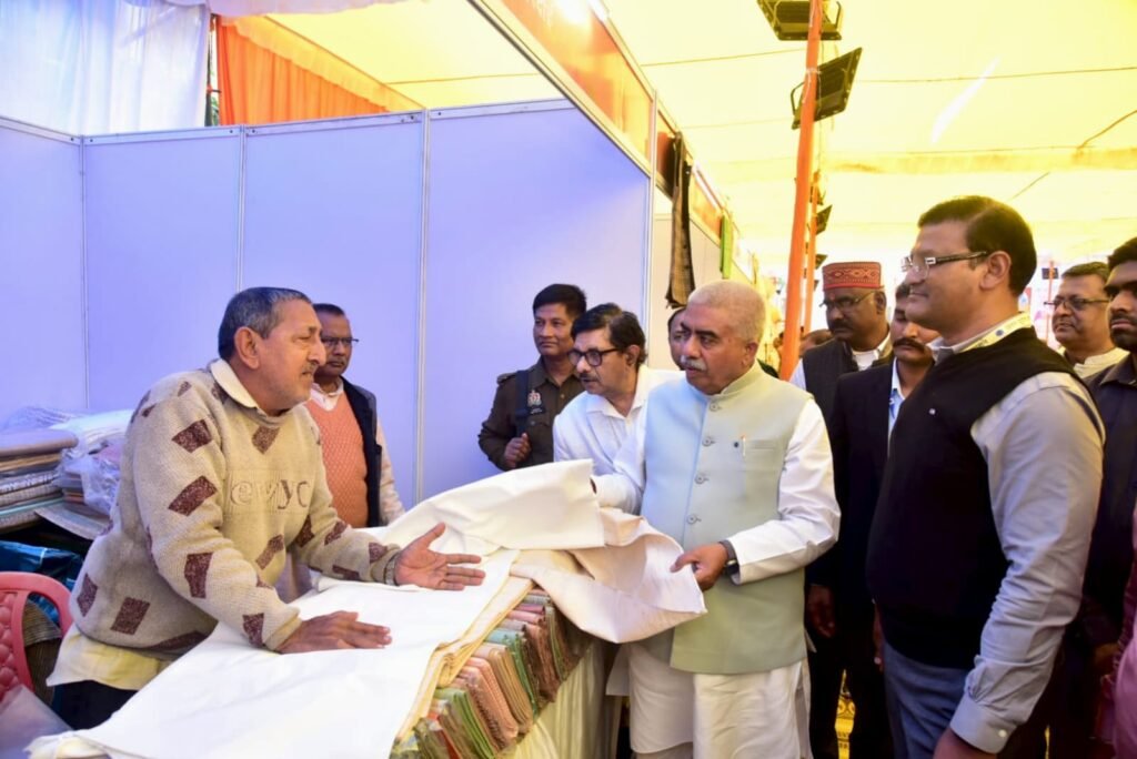 खादी को जन-जन तक पहुंचाने के लिए सरकार प्रतिबद्ध: Rakesh Sachan