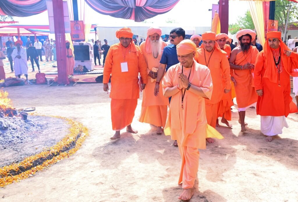 जो मुकाबला नहीं कर पाए वे अफवाहों के जरिए अराजकता-अव्यवस्था फैला रहेः CM Yogi