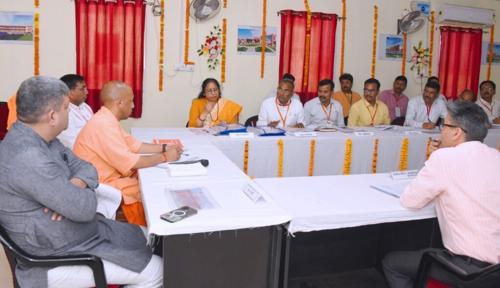 UP News: सीएम योगी के स्पष्ट निर्देश- 31 मई तक पूरा करें मां विंध्यवासिनी विवि का निर्माण