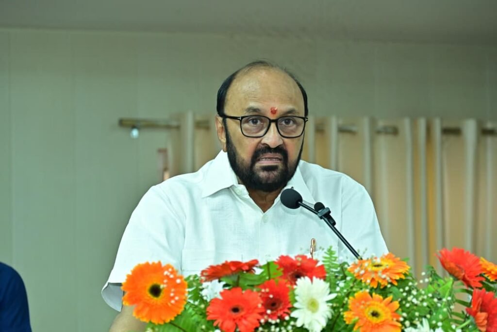 UP: तकनीकी शिक्षा से सशक्त हो रहे युवा, मंत्री योगेंद्र उपाध्याय ने छात्रों को दिए प्रमाणपत्र