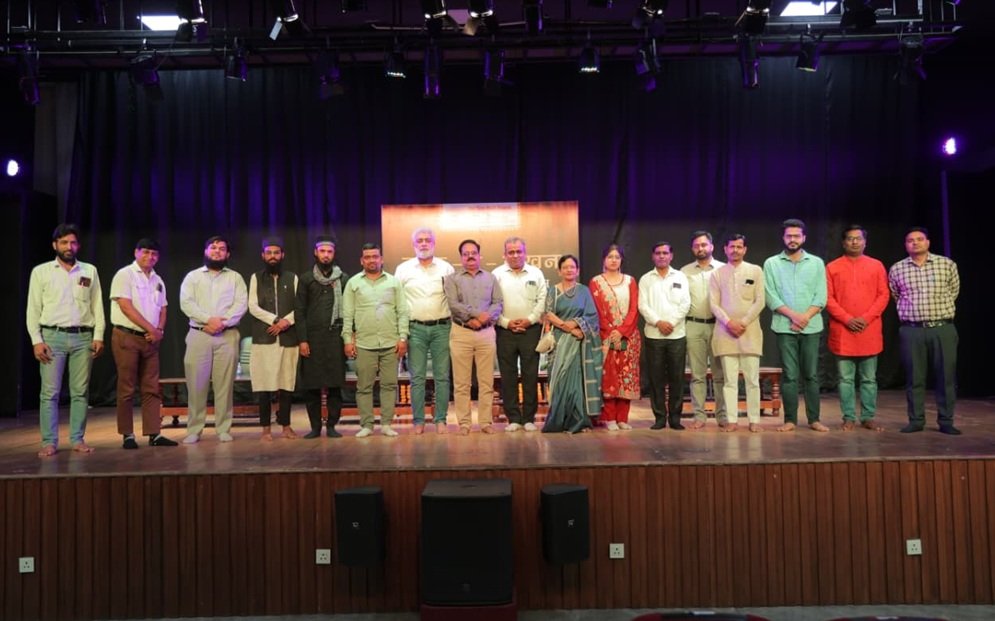 एसआरएमएस रिद्धिमा में बज्म-ए-सुखन का आयोजन, शायरों ने बांधा समां