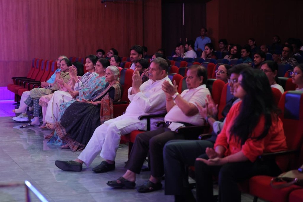 शिवभक्त, राजनीतिज्ञ, संगीतज्ञ और धर्मशास्त्रों का ज्ञाता भी था रावण