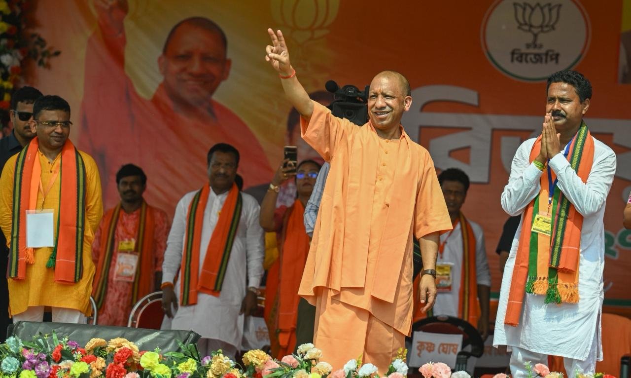 ममता दीदी की चिंता, हिंदू अधिक हुए तो सड़कों पर कैसे होगी इफ्तारी: सीएम योगी